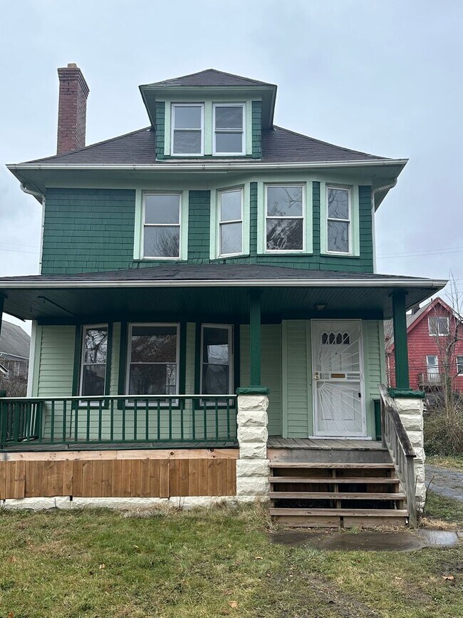Building Photo - 12327 Phillips Ave