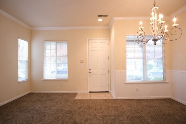 Building Photo - Charming 4-bedroom, 2.5-bathroom home