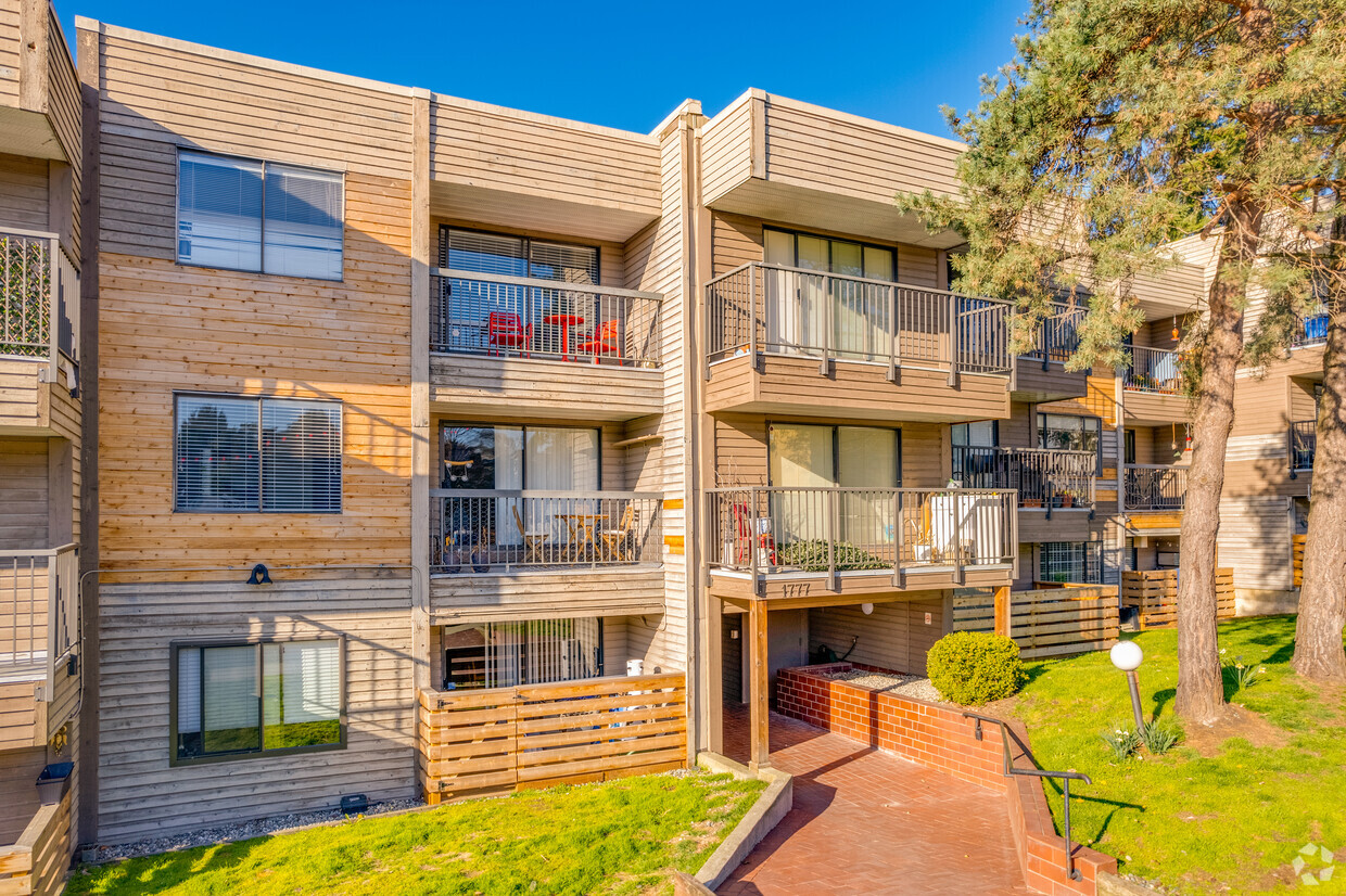 Building Photo -   The Louise Court Apartments   