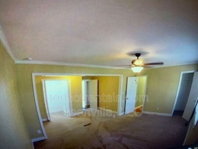 Building Photo - 42 N Garden Cir