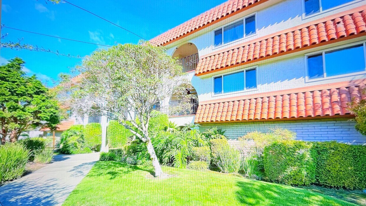 Primary Photo - 2133 Santa Clara Ave