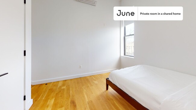 Building Photo - Private bedroom in 5 bed/3 bath Home