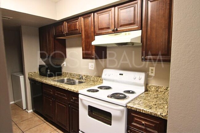 Foto del edificio - Charming 2-bedrooms, 1.5-baths townhome ap...