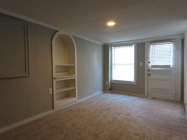 Foto del edificio - Utilities Included! 1 Bedroom Apartment, D...