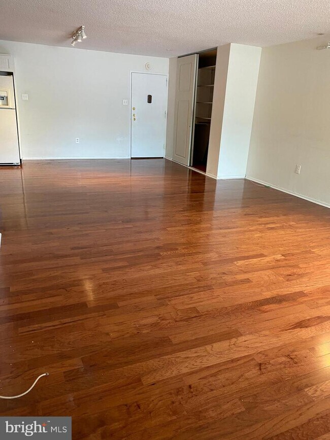 666 W Germantown Pike Unit 2114, Plymouth Meeting, PA 19462 Apartment