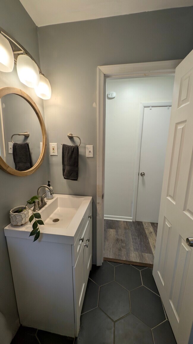 Foto del edificio - 7038 Valley Ave