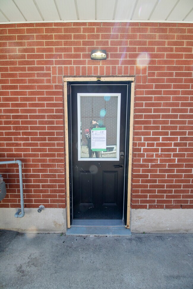Photo du bâtiment - *Brand New 2 Bedroom Lower-Level Apartment – Available September 1st!
