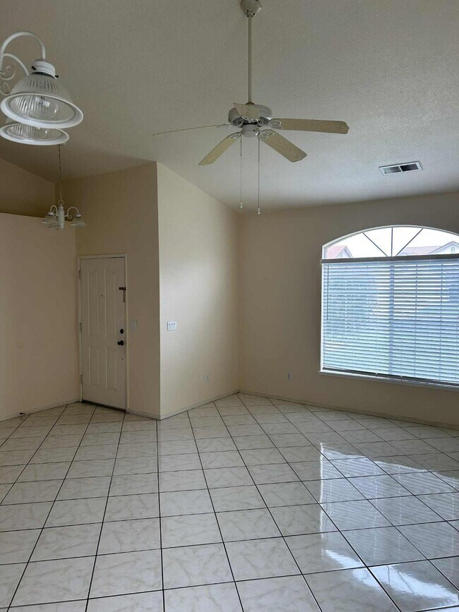Foto del edificio - 1502 Barnum Ct