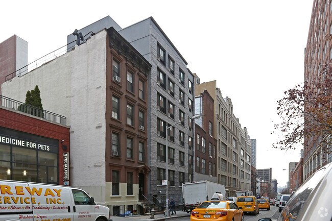 Foto del edificio - 424 W 55th St