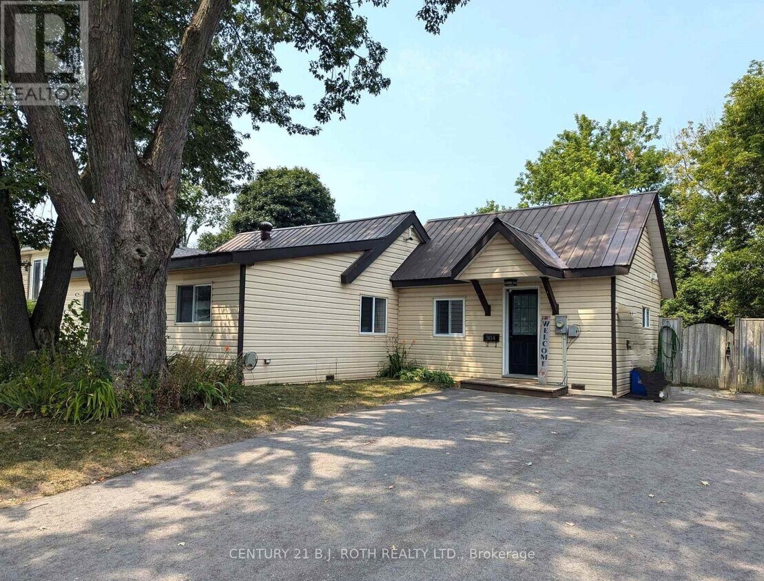 Primary Photo - 304 Delia St