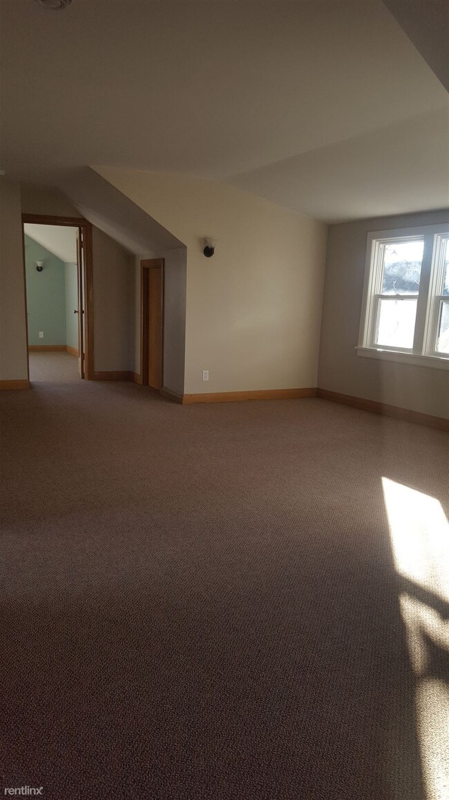Building Photo - 2 br, 1 bath Triplex - 1717 1/2 Hammond Ave
