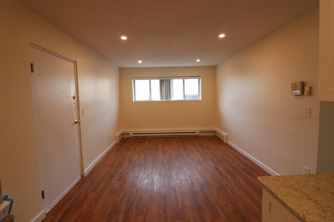 Building Photo - 256 Parker Hill Ave