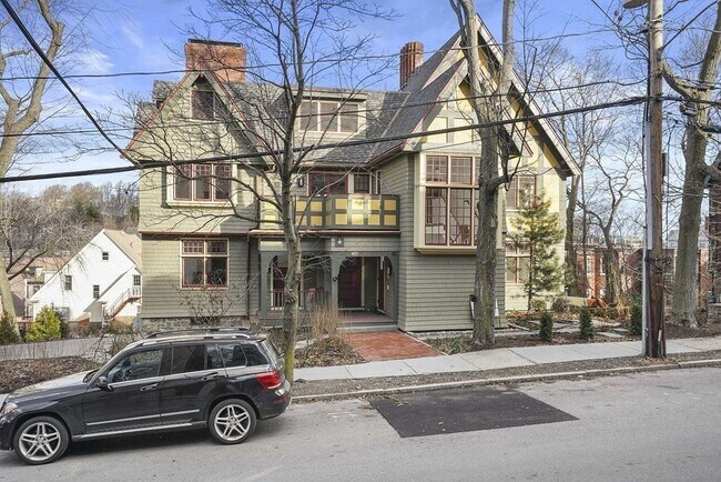 Building Photo - 165 Winthrop Rd