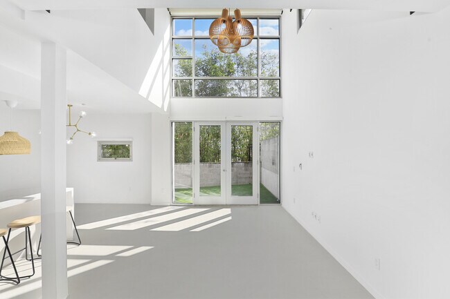 Foto del edificio - 4111 W Sunset Blvd