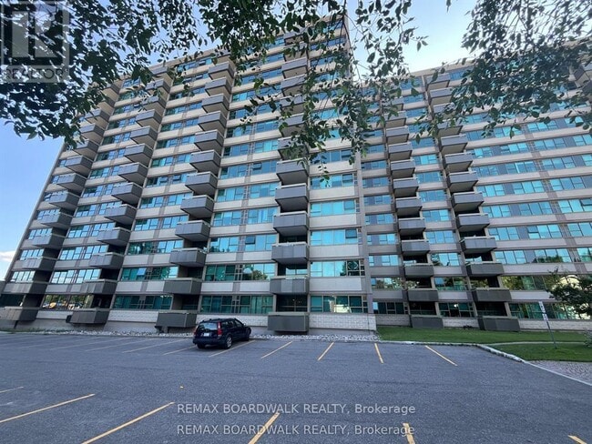 Building Photo - 555 Brittany Dr