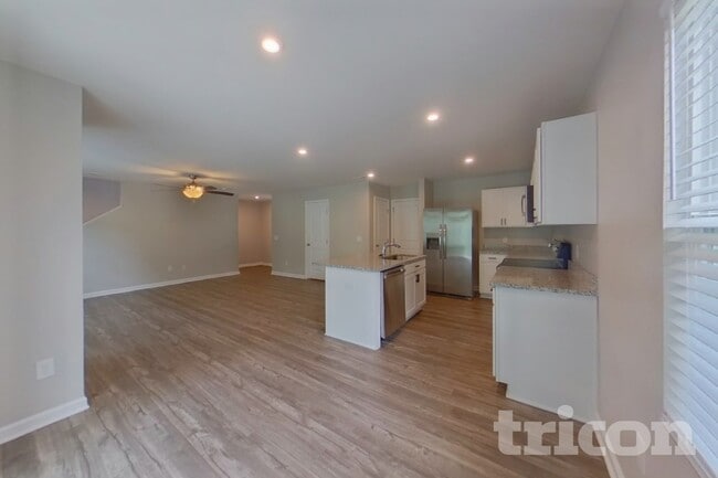 Building Photo - 886 Purcell Dr