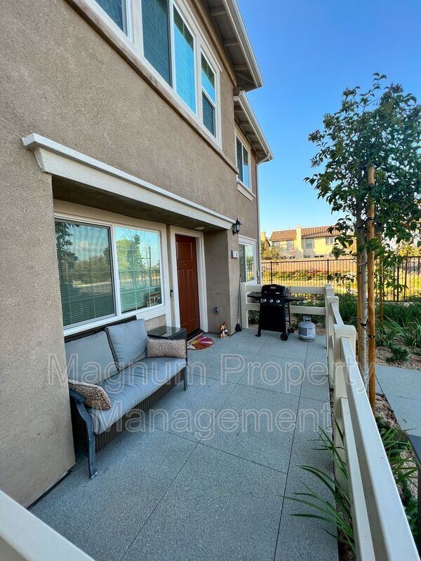 Building Photo - 28460 Songbird St