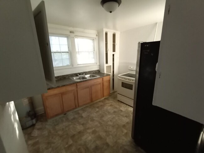 Building Photo - 840 Orville