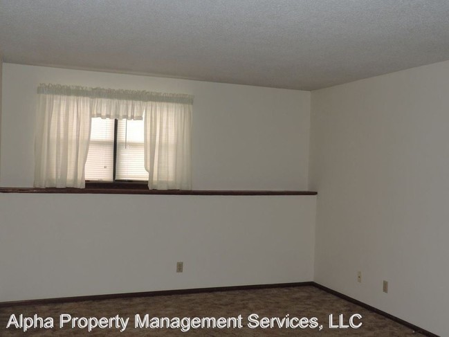 Building Photo - 403 N Ridgeview Dr