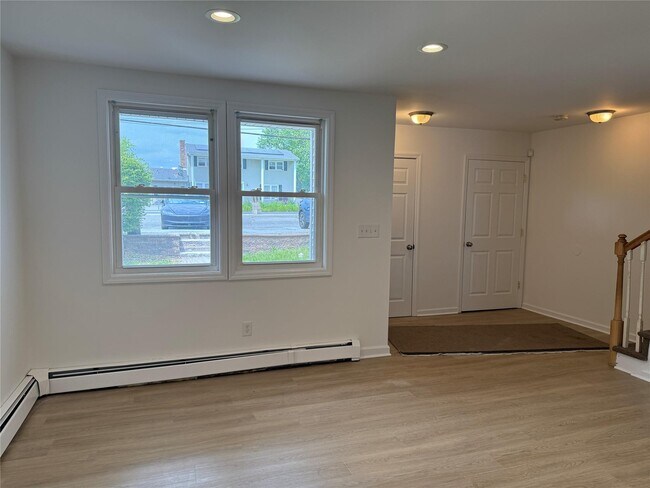 Foto del edificio - 724 Silver Lake-Scotchtown Rd