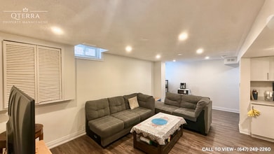 Building Photo - 3278 Wilmar Cres