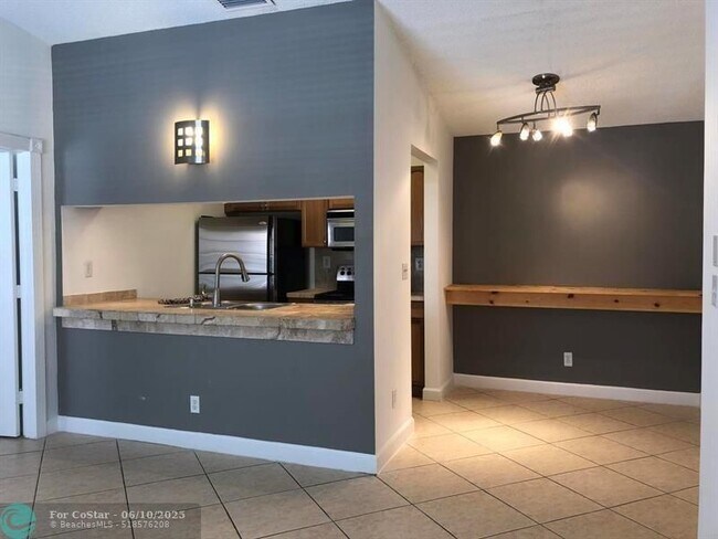 Building Photo - 9466 Boca Cove Cir