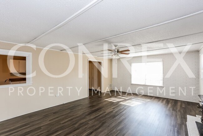 Building Photo - Charming 3 Bedroom! Now Available
