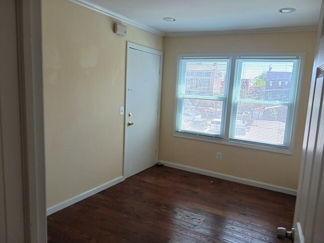 Bed1 - 571 Bloomfield Ave