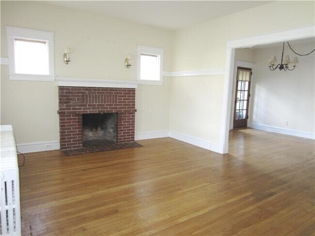 Building Photo - 5 N Clifton Ave