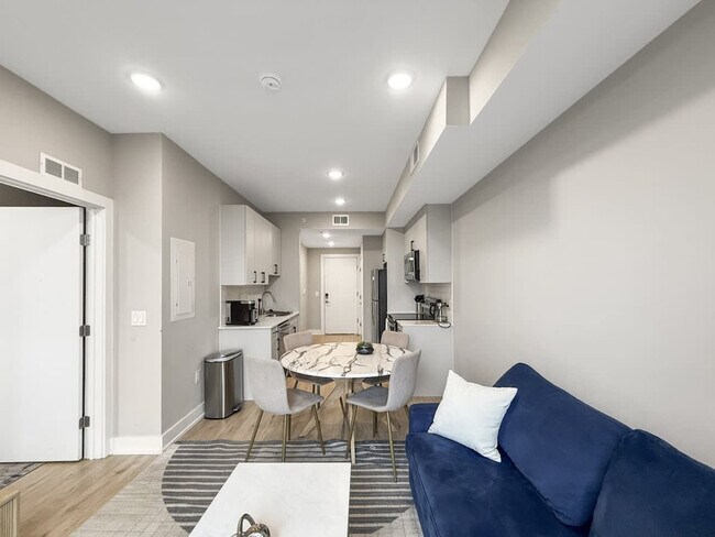 Building Photo - 901 Canal St