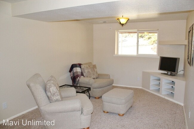 Building Photo - 4 br, 2 bath House - 4386 S. Vivian Way