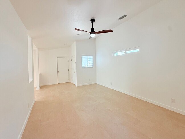 Foto del edificio - AVAILBLE NOW!! 3 Bedroom 2 Bathroom in Cat...