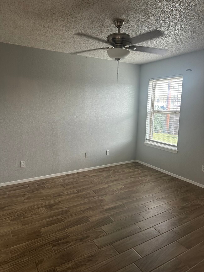 Building Photo - 228 Greenhill Dr