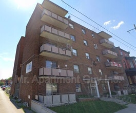 Building Photo - 37 Wellington St S