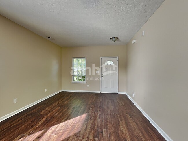 Building Photo - 105 Rambling Road