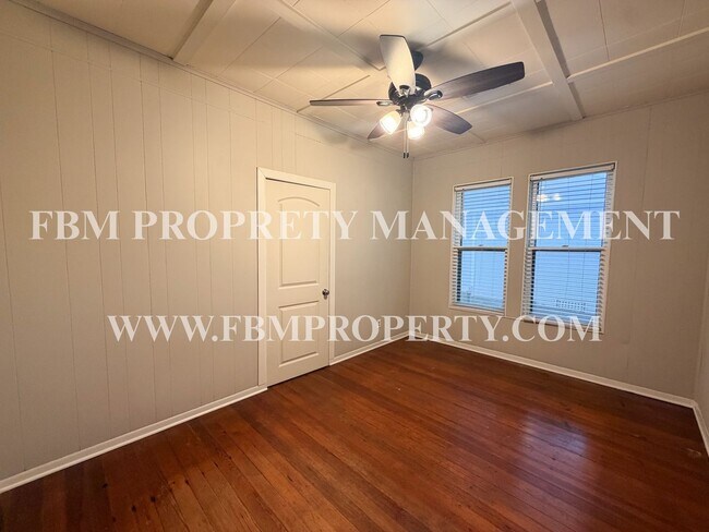 Foto del edificio - 205 W Gilmer St