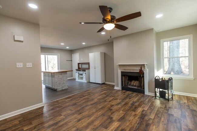 Foto del edificio - 3 Bed, 2 Bath, Rancher in Harpers Ferry, WV