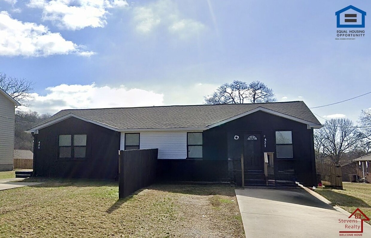 Building Photo - 427 Revels Dr