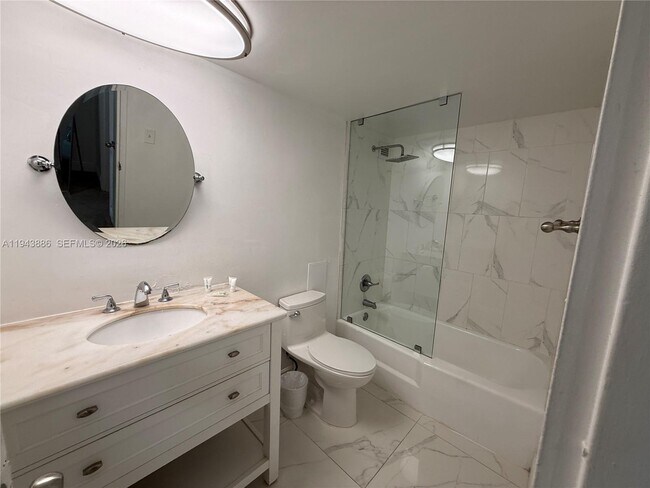 Foto del edificio - 5101 Collins Ave