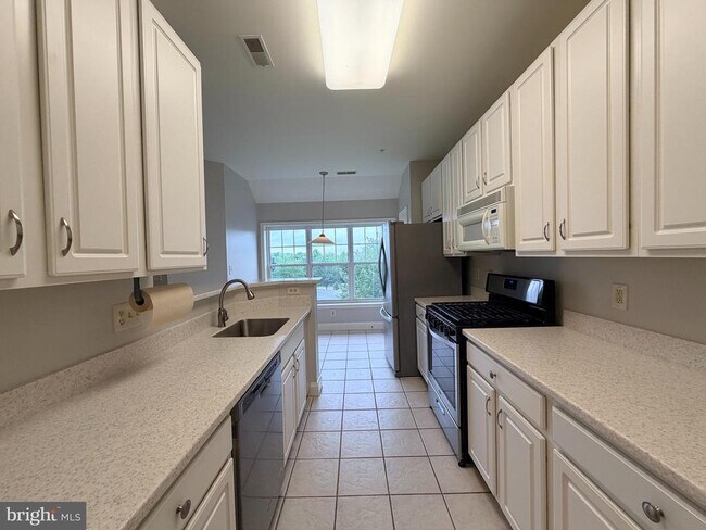 Building Photo - 2100 Ganton Green