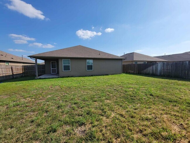 Building Photo - 213 Camellia Dr