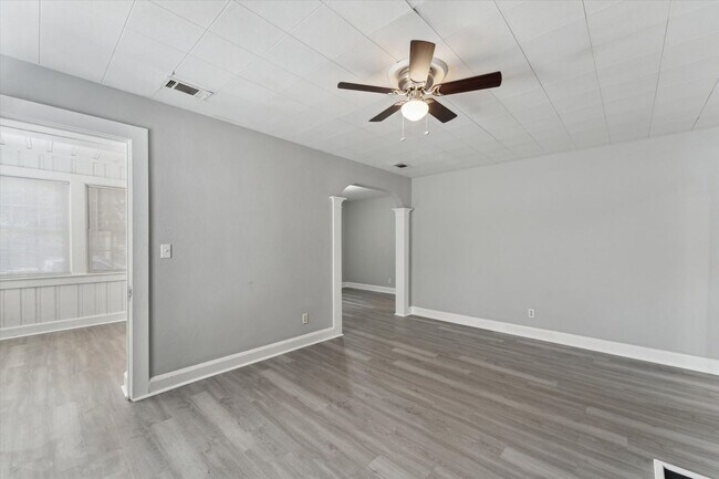 Building Photo - 2102