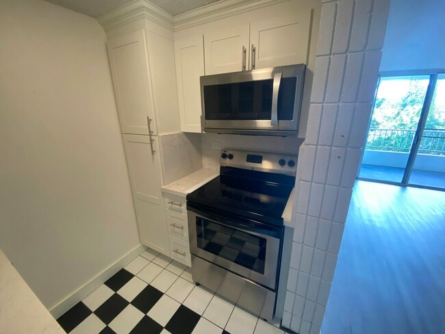 Building Photo - 46-283-283 Kahuhipa St