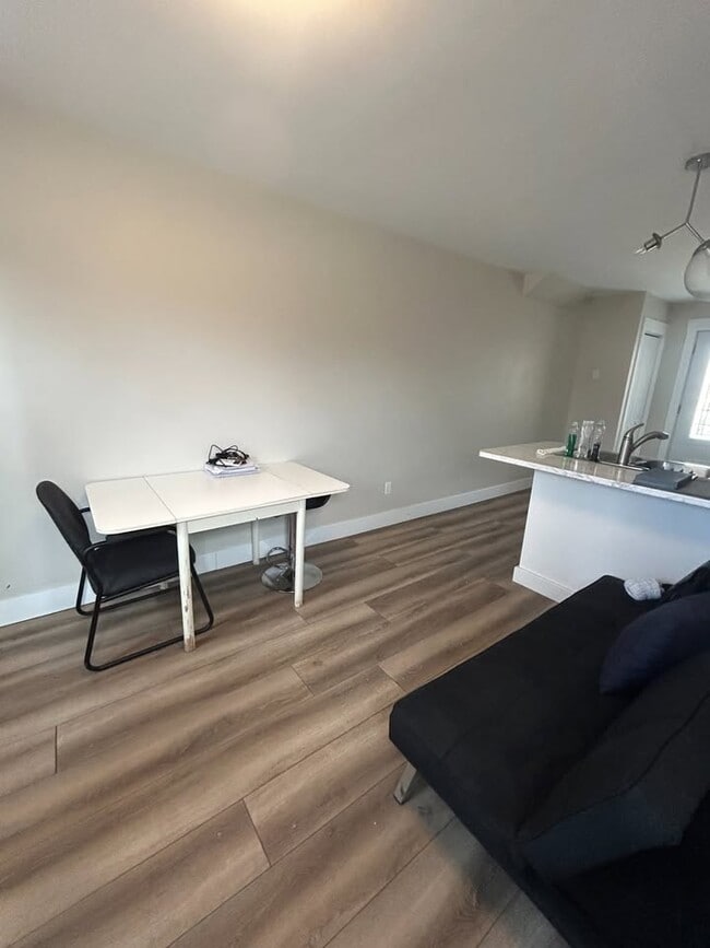 Photo du bâtiment - 117 Elmwood Dr