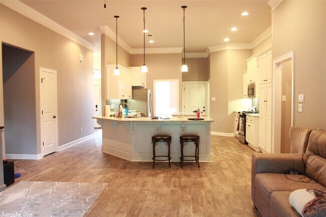 Building Photo - 2205 Bent Tree Dr