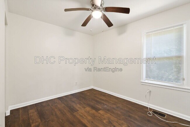 Foto del edificio - 1421 Cobb Branch Dr