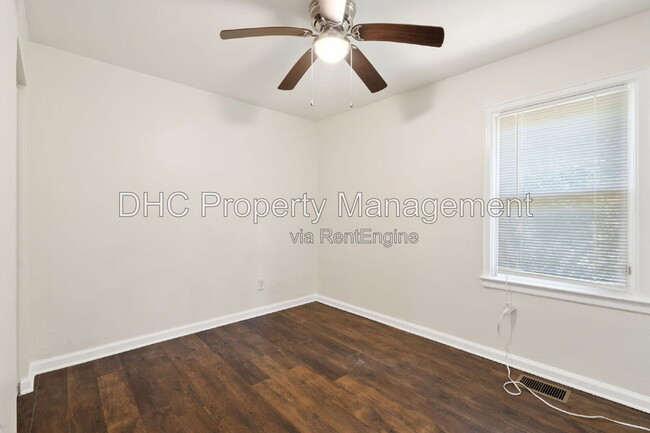 Photo - 1421 Cobb Branch Drive House