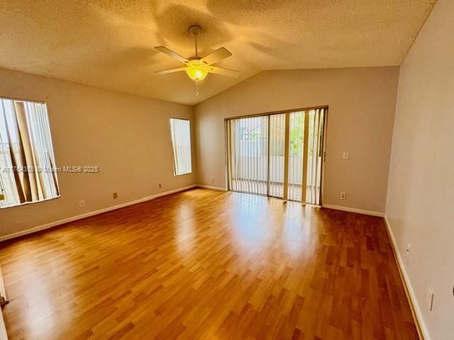 Foto del edificio - 495 Carrington Ln