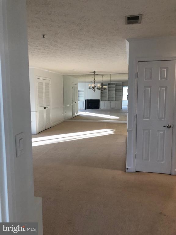 Building Photo - 609 Admiral Dr