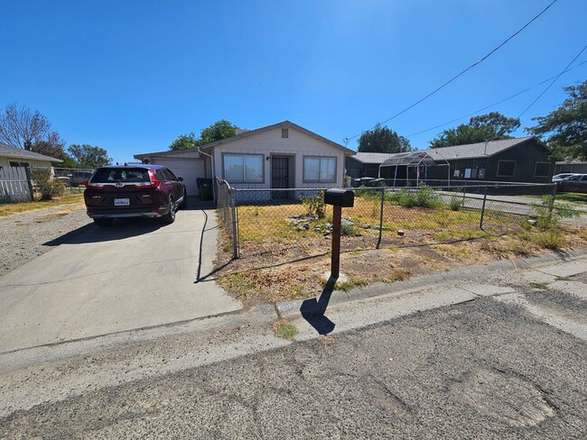 Building Photo - 2 Bedroom 1 Bathroom Home for Rent in Corning!